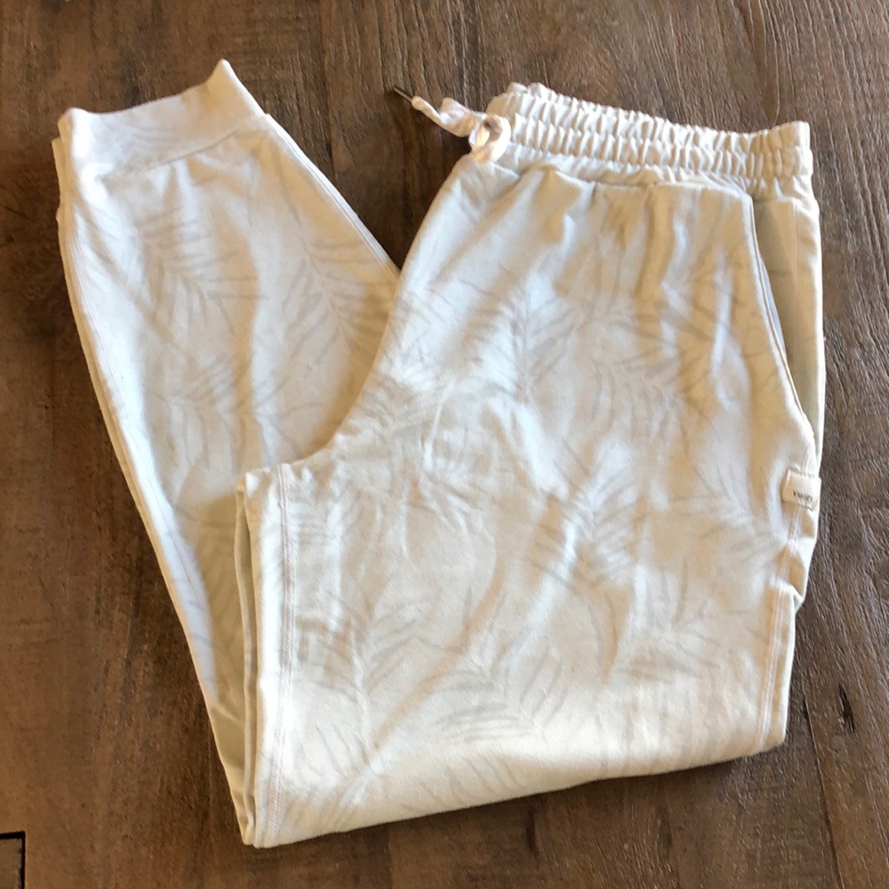 Vuori women’s sweats